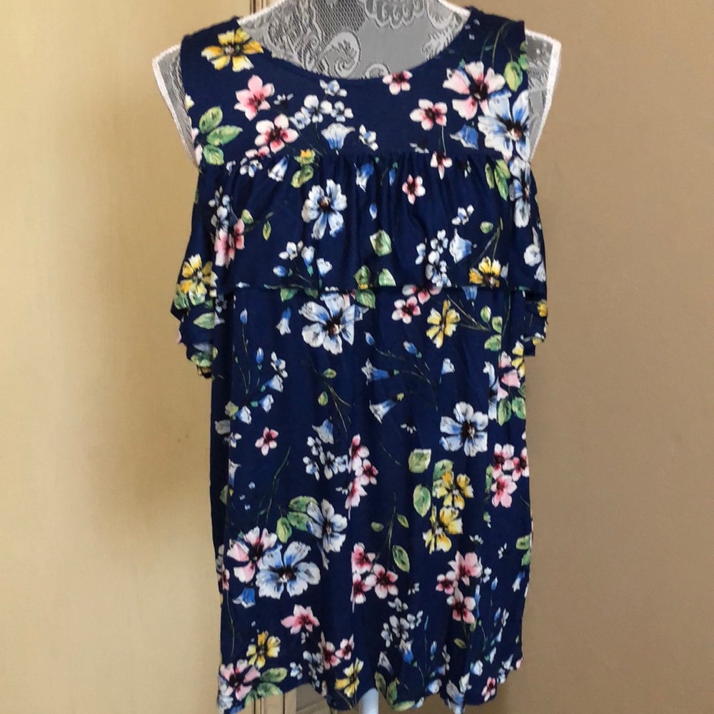 CUTE cold shoulder shirt